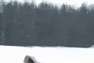 Russian girls run naked in the snow