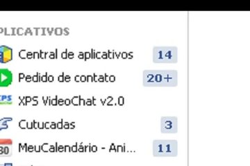 Chick fingering her pussy