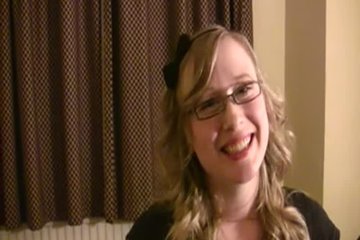 Bespectacled girl was pulled into a pussy