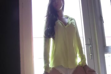 A buxom kitty wants to undress