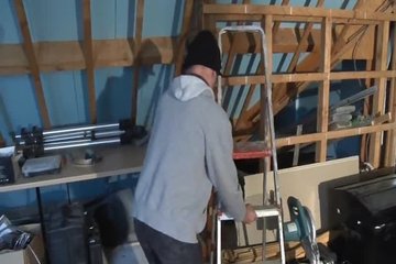 The beauty gave herself to two elderly hard workers