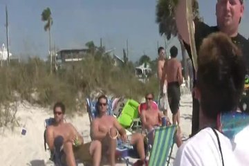 Chicks in bikinis are pleasing to the eye