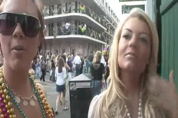 Girls show their tits right on the street