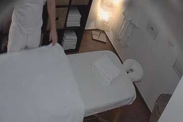 Masseur fucks a beautiful blonde