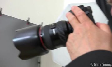 Old photographer licks pussy and fucks model