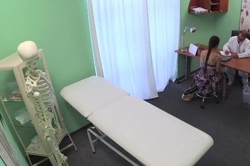 Fake doctor bangs dumb chick