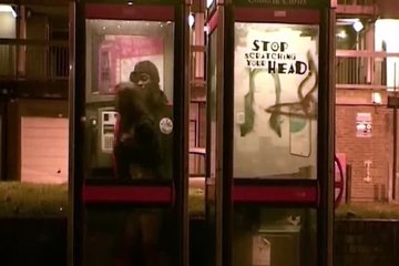 The Afro-American took off a white-skinned bitch on the street and fucked her at night in the entrance