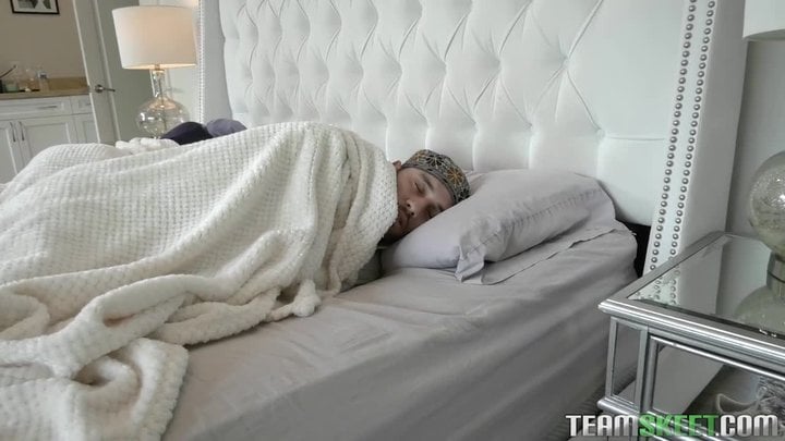 Arab Violet Myers in a hijab is ready to fulfill the demand of an evil mother ~ 24xxx.Porn