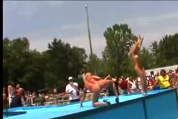 Performance of hot beauties